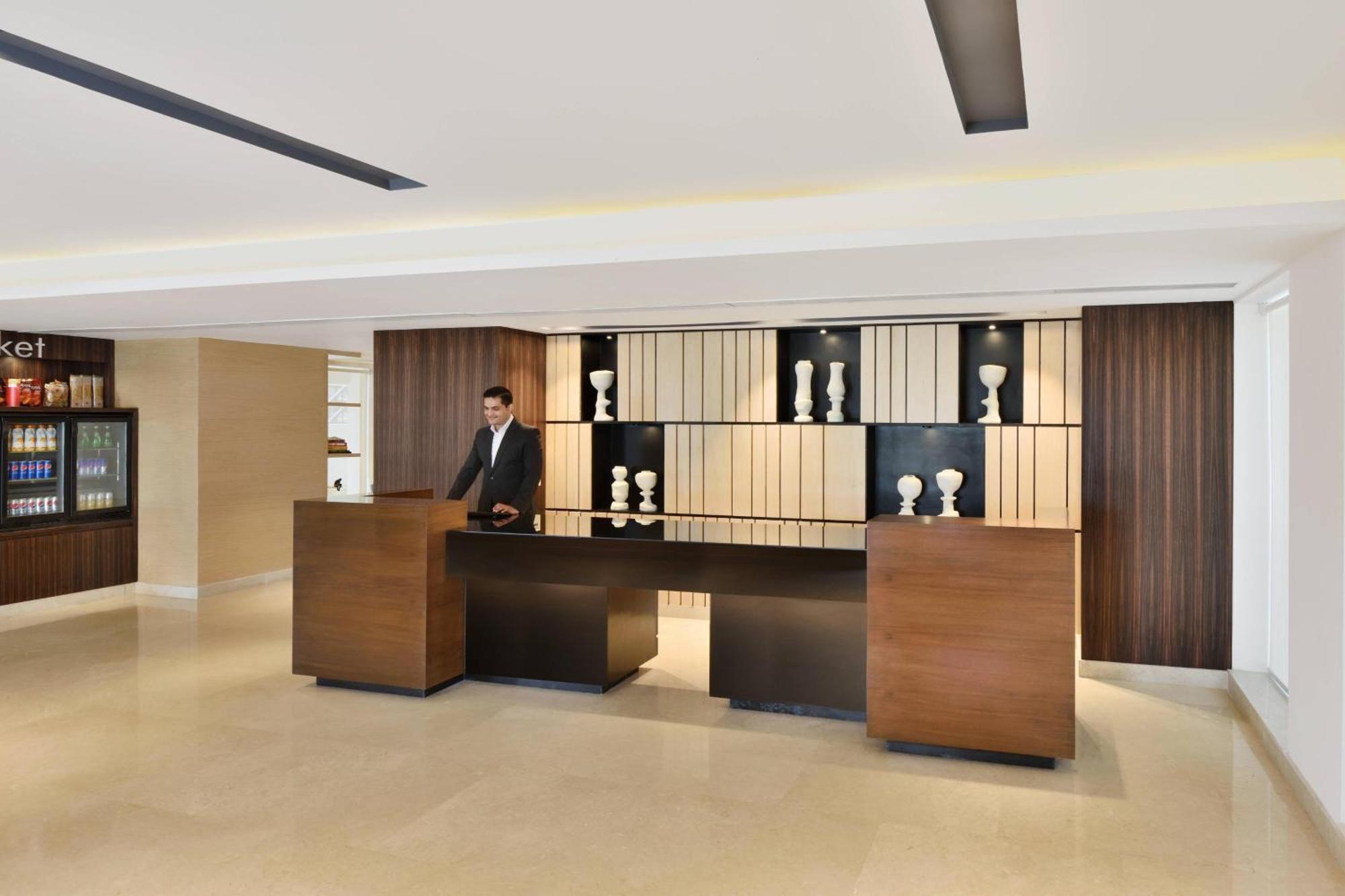 Hotel Fairfield By Marriott Chennai Omr Esterno foto